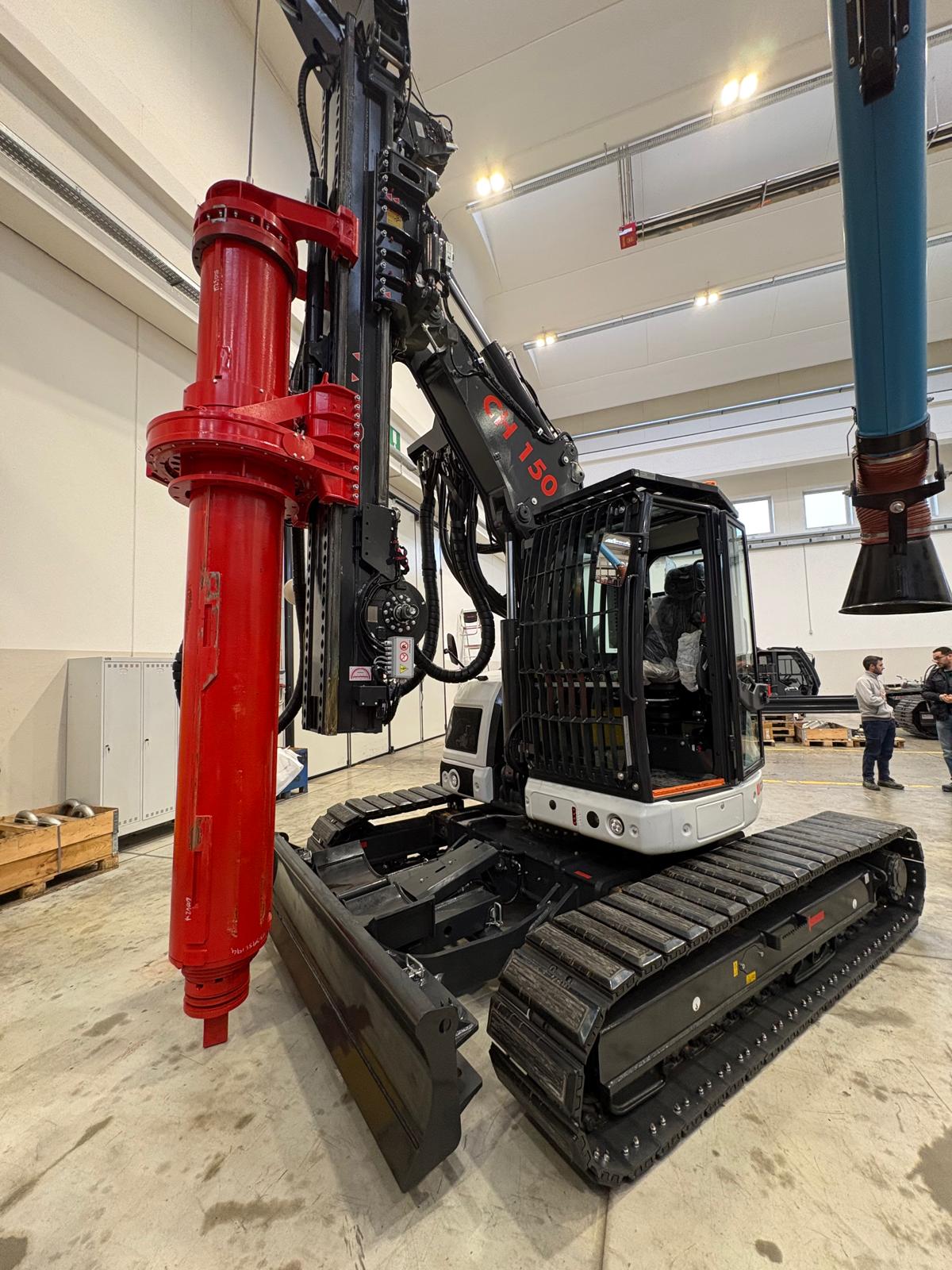 Comacchio CH 150 : une foreuse hydraulique performante pour les ...